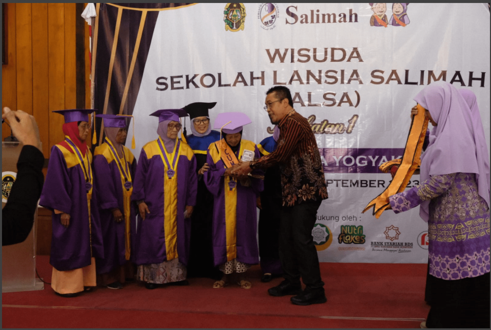 Memaknai Keberlanjutan Sosial Melalui Acara Wisuda Sekolah Lansia Salimah (SALSA) se- Kota Yogyakarta.